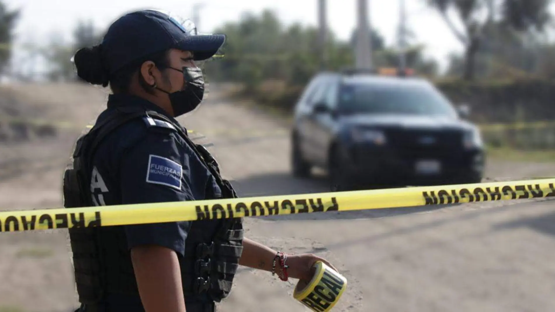 mujer policía